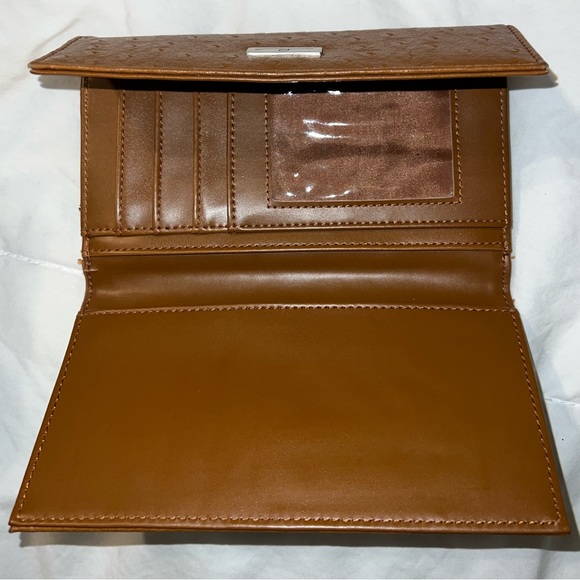 Faux Leather Textured Wallet - Picture 2 of 7